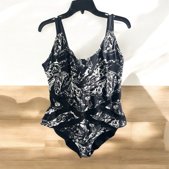 Robyn Lawley Other - Robyn Lawley Mesh One Piece Swimsuit Black White Padded US 18 D/DD